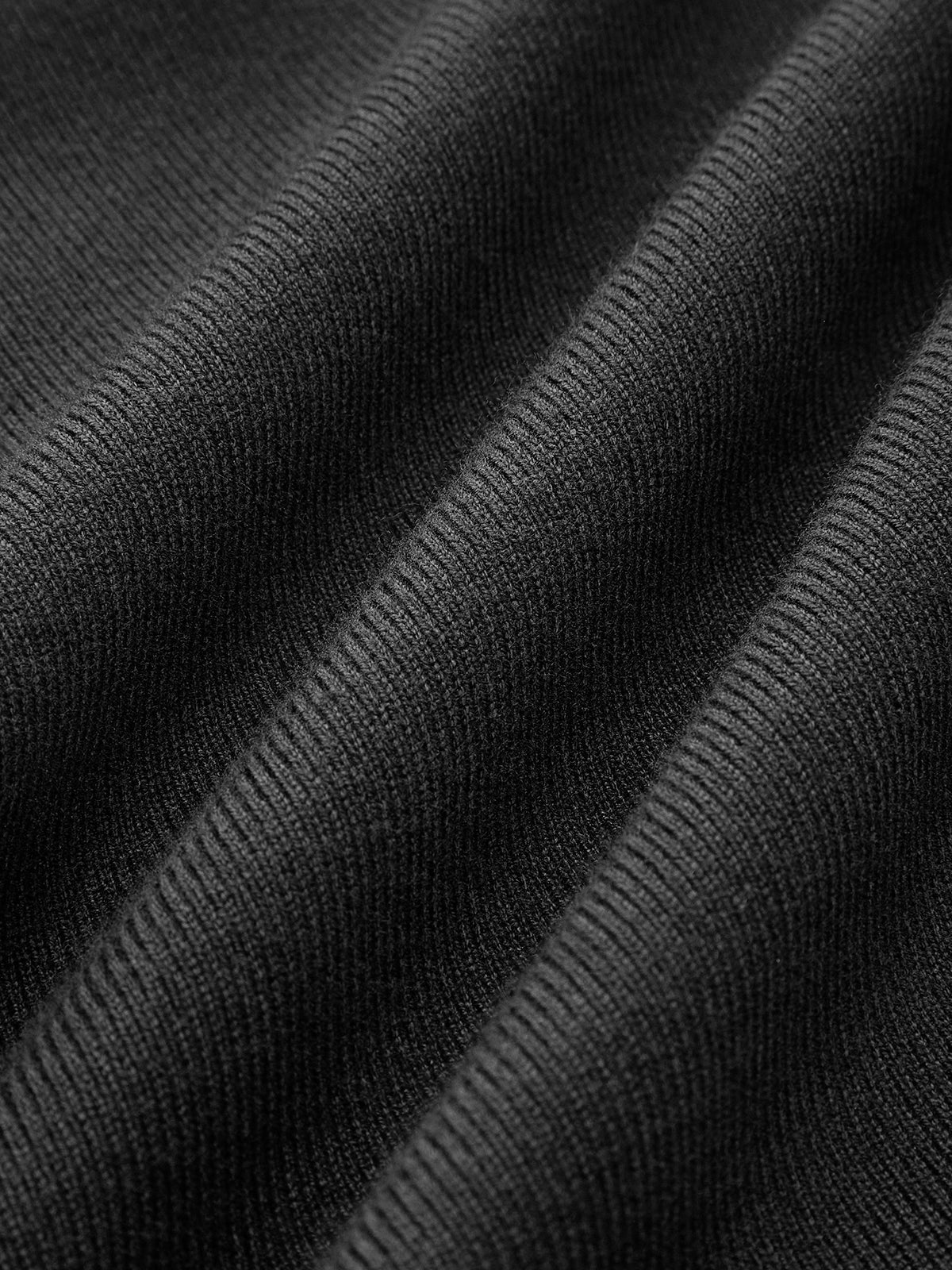 Cut-Out-Langarmshirt | Asymmetrisches Detail & Stehkragen | Modern & Elegant