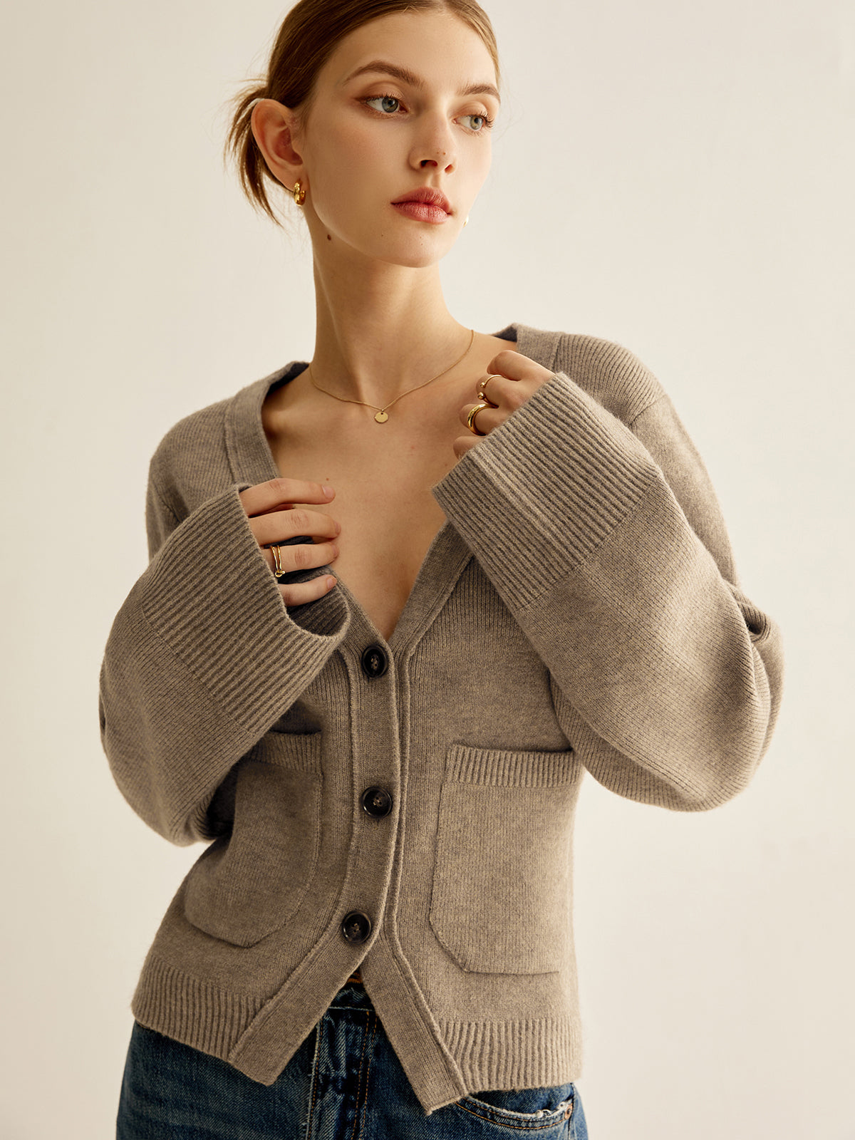 Taillierter Strick-Cardigan | V-Ausschnitt | Elegante Knopfleiste