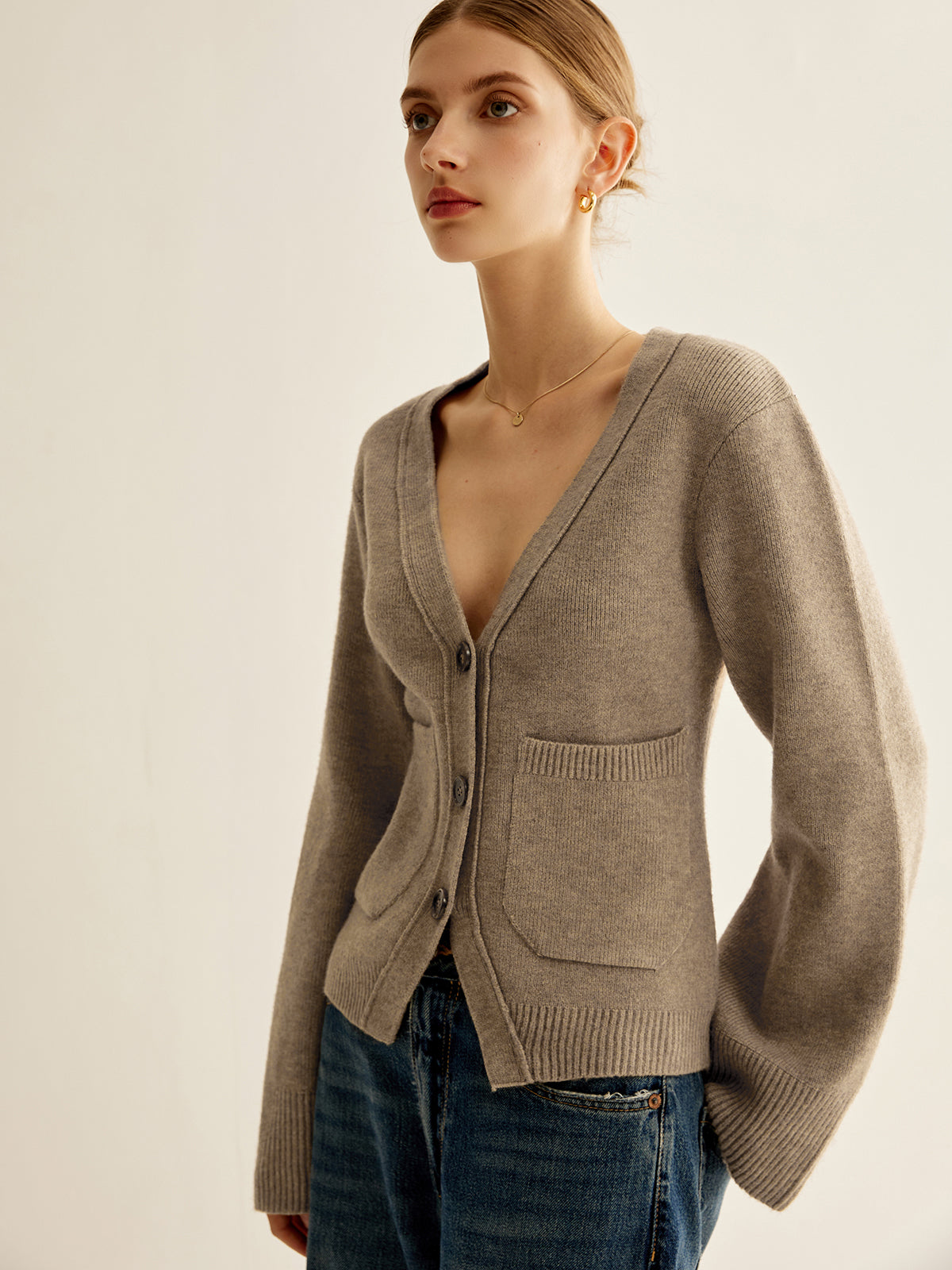 Taillierter Strick-Cardigan | V-Ausschnitt | Elegante Knopfleiste