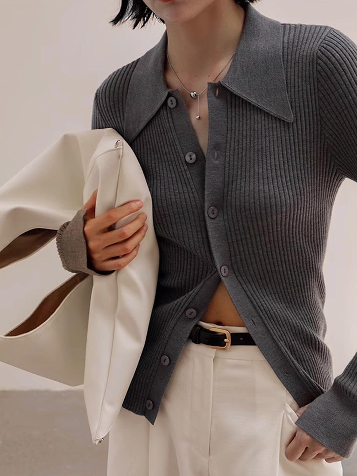 Gerippte Strickbluse | Klassischer Kragen | Figurbetonte Eleganz