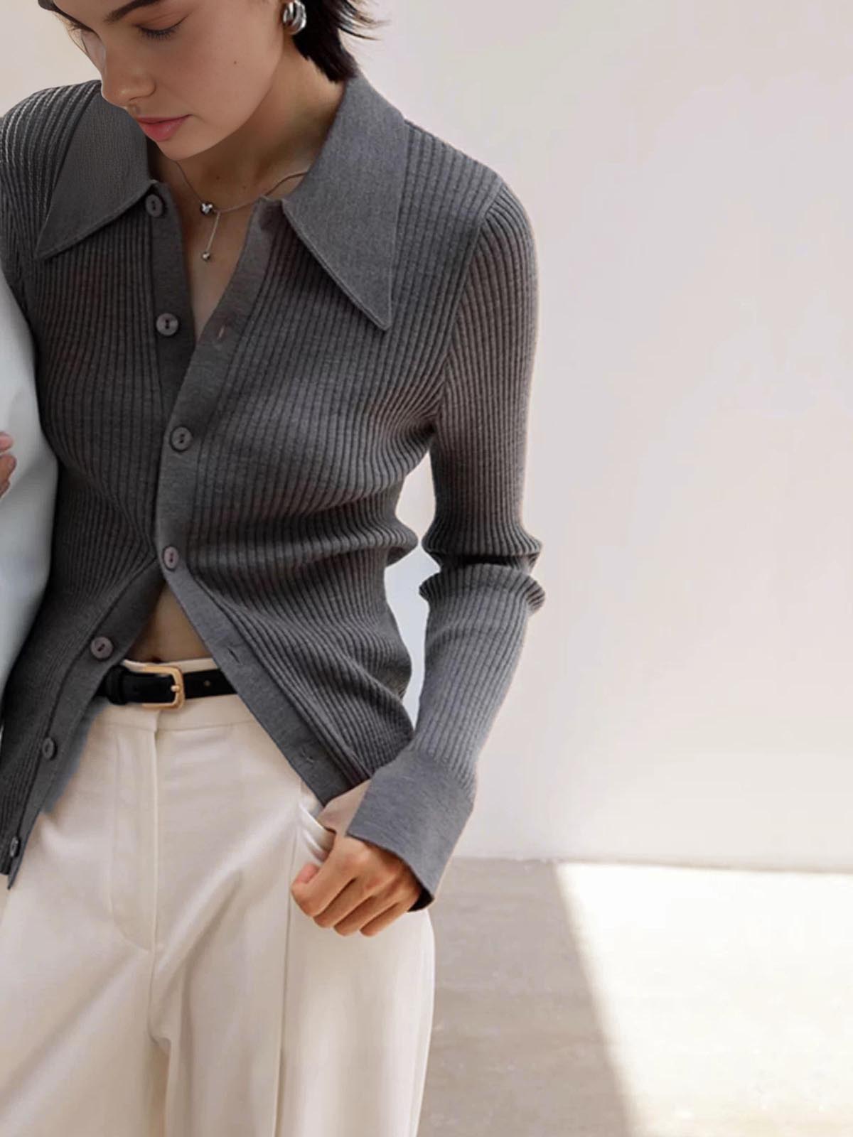 Gerippte Strickbluse | Klassischer Kragen | Figurbetonte Eleganz