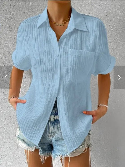 Gabriela - Lässige plissierte Bluse mit Revers