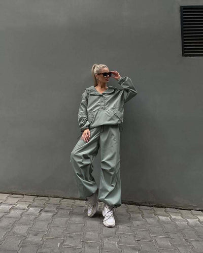 Damenjacke Wasserabweisend mit Kapuze und Regulablem Bund