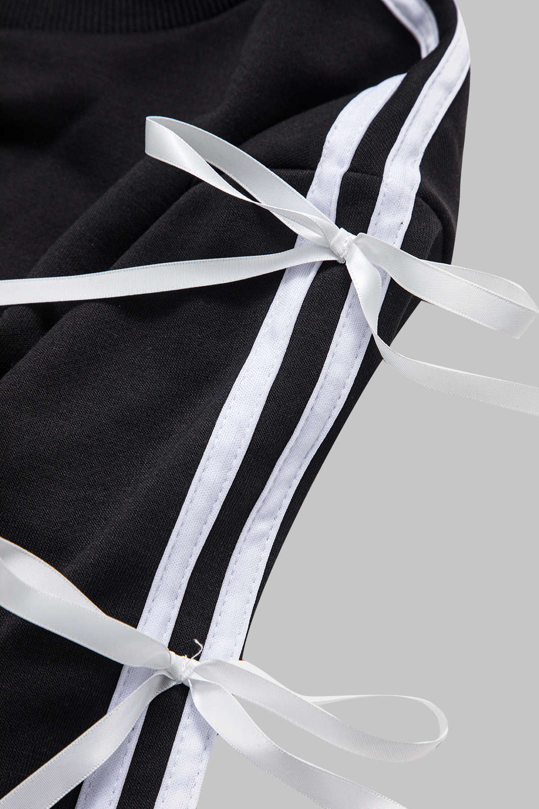 Leonie | Sportliches Zweiteiler-Set mit Schleifen-Details