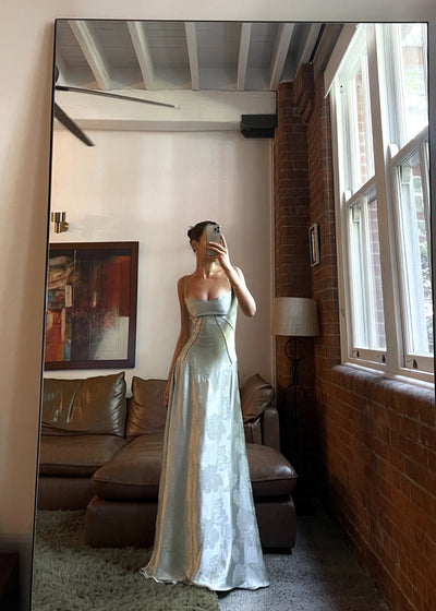 Satiniertes Maxi-Kleid | Spaghettiträger & Tailliertes Design | Eleganter Glamour