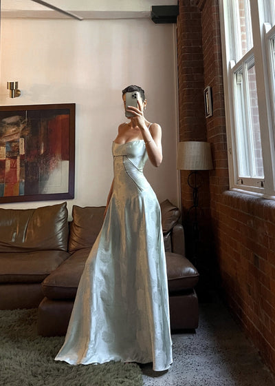 Satiniertes Maxi-Kleid | Spaghettiträger & Tailliertes Design | Eleganter Glamour