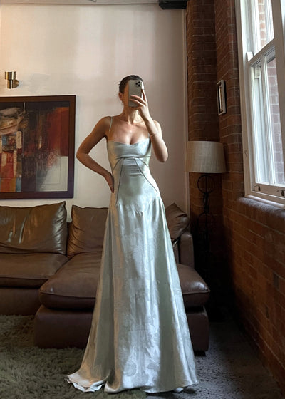 Satiniertes Maxi-Kleid | Spaghettiträger & Tailliertes Design | Eleganter Glamour