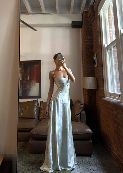 Satiniertes Maxi-Kleid | Spaghettiträger & Tailliertes Design | Eleganter Glamour