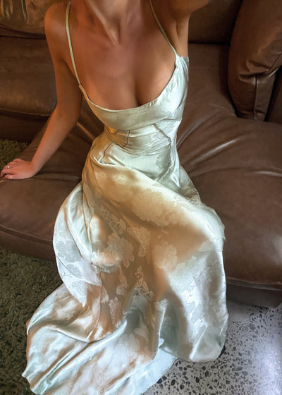 Satiniertes Maxi-Kleid | Spaghettiträger & Tailliertes Design | Eleganter Glamour