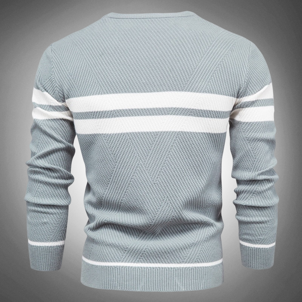 Gestreifter Pullover mit sportlicher Eleganz
