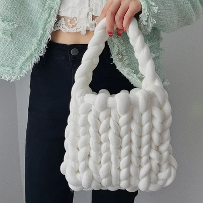 CrochetCouture™ – Umhängetasche im gehäkelten Design