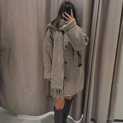 Astrid | Oversized Strickjacke mit integriertem Schal und Stilgefühl