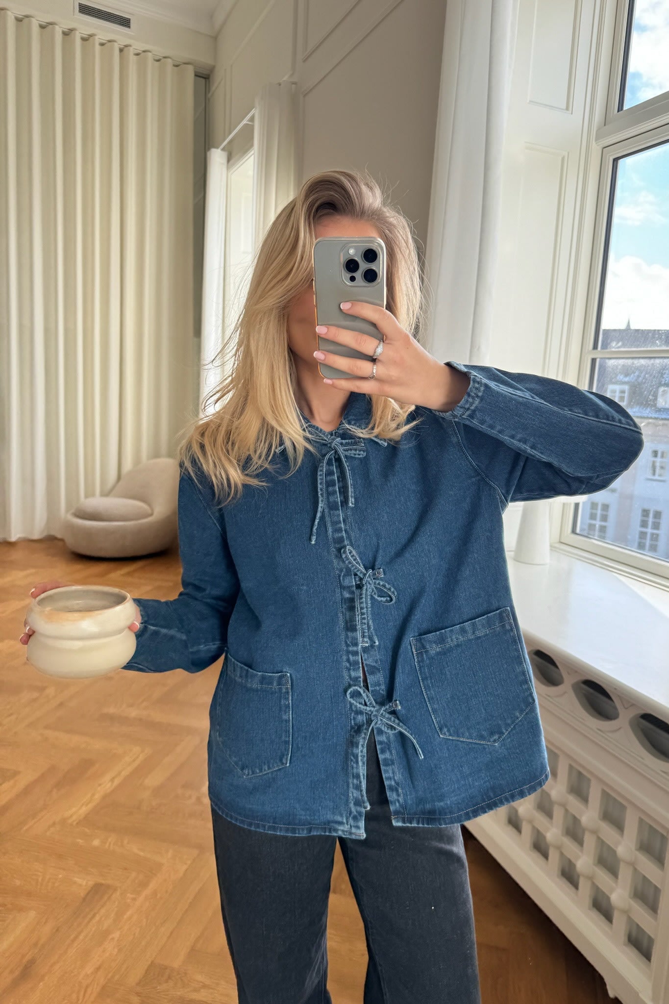 Jeansjacke mit Schleifenverschluss | Lässige Eleganz | Zeitloser Klassiker