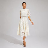 Carmen - Elegantes Midikleid in Weiß