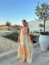 Langes Damenkleid mit Rückenfreiem Design und Farbprint in Orange
