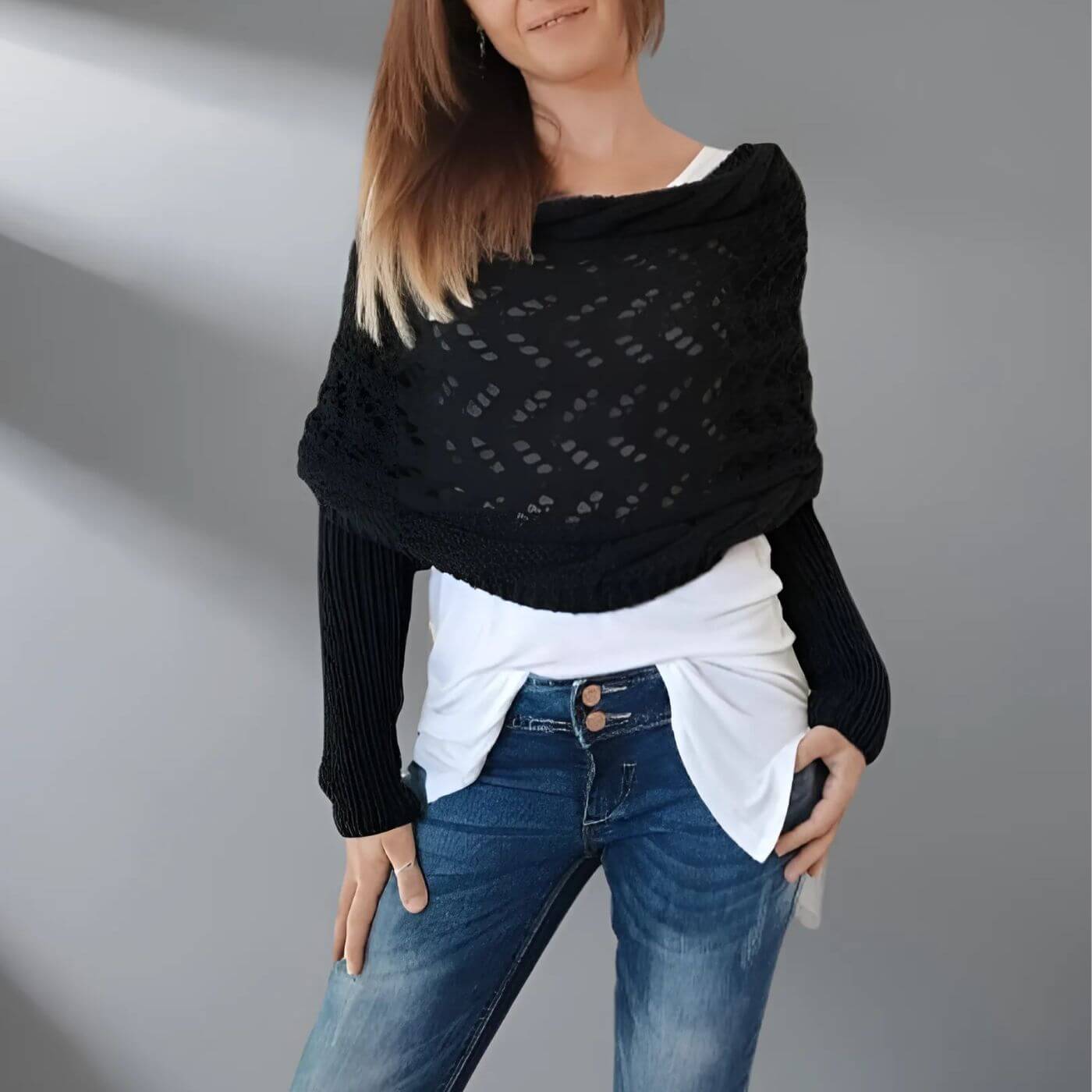 Lara™ – Stilvoller Gestrickter Schal mit Ärmeln