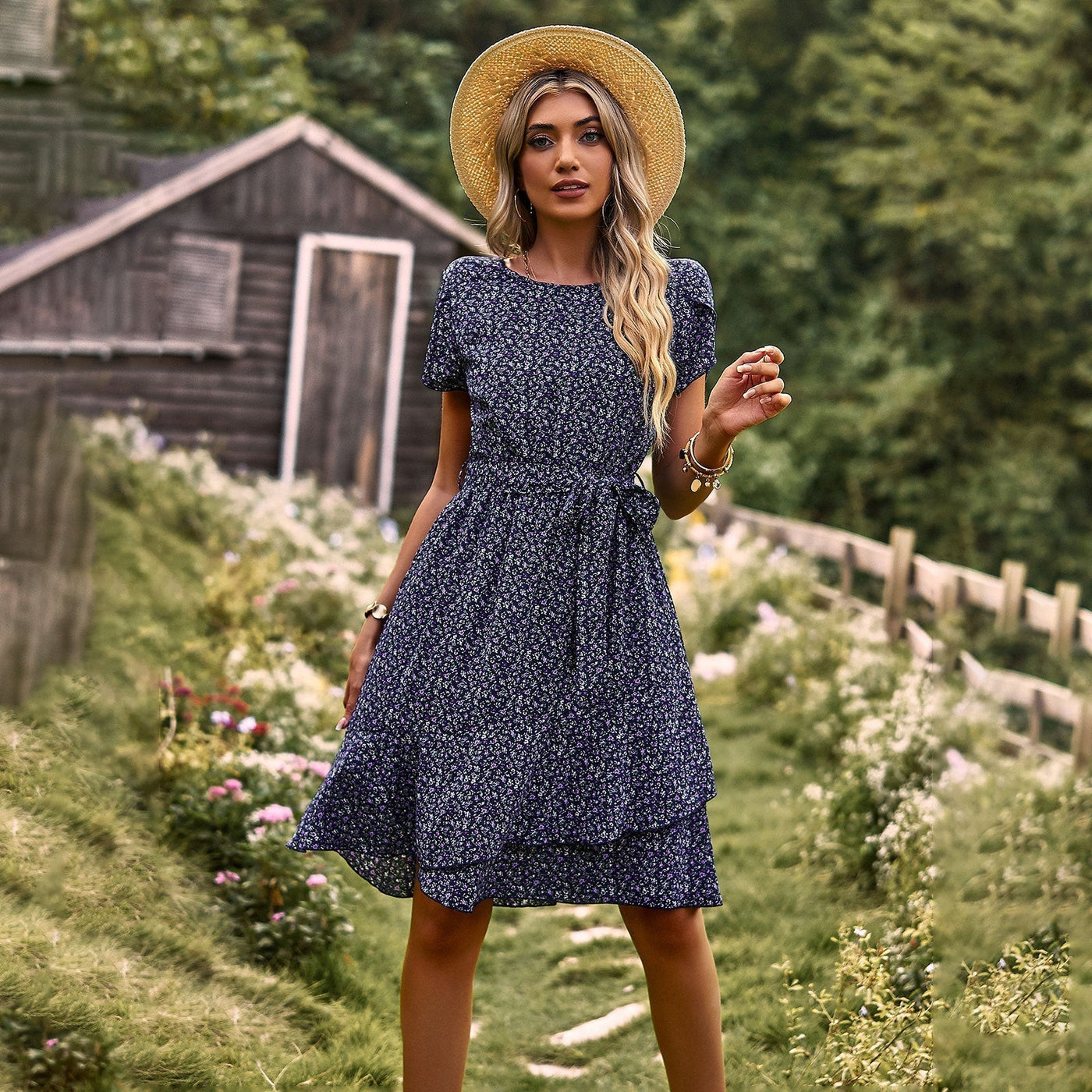 Sommerkleid mit Bindegürtel | Romantischer Look | Verspieltes Design