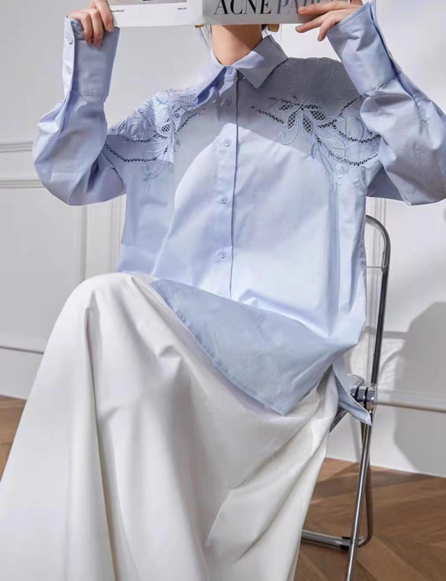 Avelena | Bestickte Aushöhlungs-Midlength-Bluse