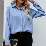 Damen nan klassische Satinbluse mit verdeckter Knopfleiste und lässigem Hemdblusen-Schnitt Drune in Himmelblau