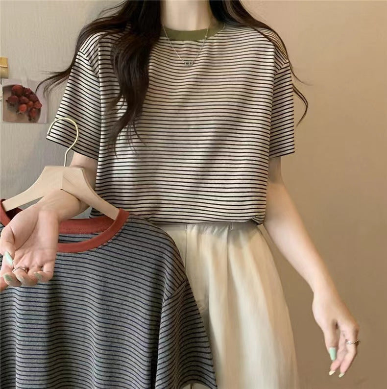 Femme Relaxed Fit Gestreiftes T-Shirt mit Kontrast-Ausschnitt Heidi-Mode