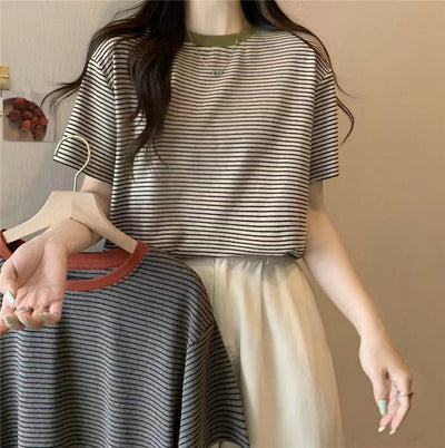 Femme Relaxed Fit Gestreiftes T-Shirt mit Kontrast-Ausschnitt Heidi-Mode