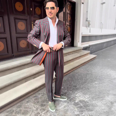 Herren eleganter Zweireiher-Anzug mit feinem Streifenmuster Aliams