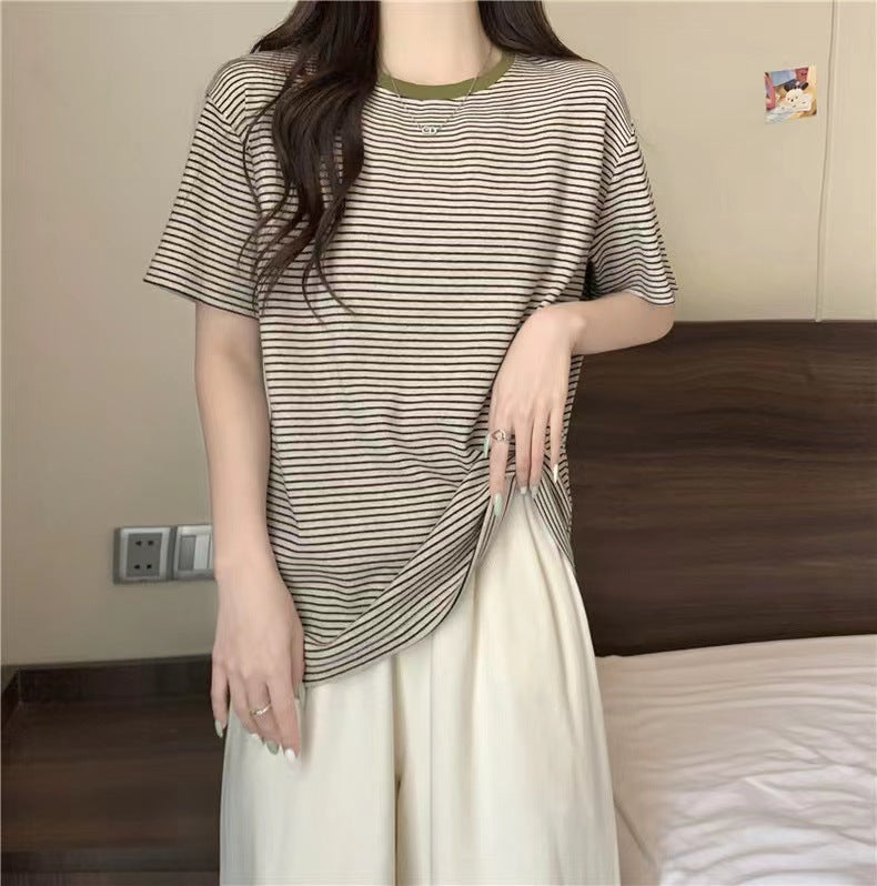 Femme Relaxed Fit Gestreiftes T-Shirt mit Kontrast-Ausschnitt Heidi-Mode