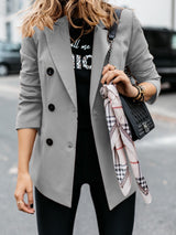 Damen nan taillierter Longblazer mit doppelreihiger Knopfleiste, Reverskragen und Eingrifftaschen Drune in Grau