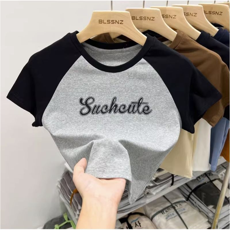 Femme Grafik-Tee mit kontrastierenden Ärmeln Heidi-Mode