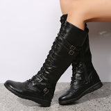 Damen nan kniehohe Military‑inspirierte Schnürstiefel mit seitlichem Reißverschluss verstellbaren Ziergurten und stoßdämpfender Profilsohle Drune in Schwarz