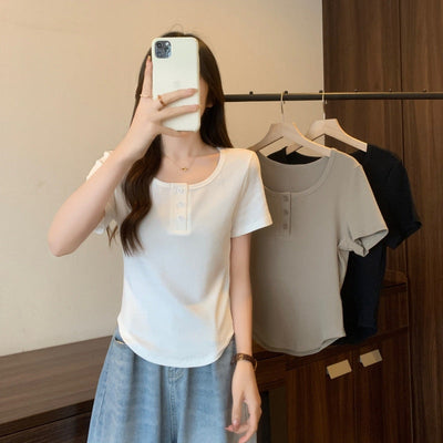 Damen gestreifter Kurzarm-Henley-Top mit Knopfdetails Heidi-Mode