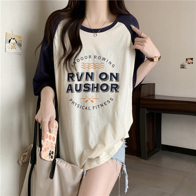 Femme Relaxed Fit Grafik T-Shirt mit kontrastierenden Ärmeln Heidi-Mode