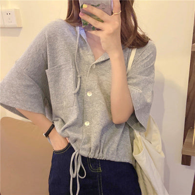 Femme Kurzarm Button-Up Hoodie mit Kordelzugdetail Heidi-Mode