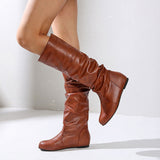 Damen nan knielange Slouch-Stiefel mit weichem Schaft und niedrigem Blockabsatz Drune in Braun (flache Sohle)