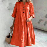 Damen nan locker fallendes A-Linien Kleid mit V-Ausschnitt-Knopfleiste, 3/4-Ärmeln und aufgesetzten Eingrifftaschen Drune in Orange-Rot