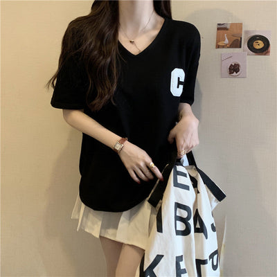 Femme Oversized V-Ausschnitt Grafik T-Shirt mit Seitenschlitzen Heidi-Mode