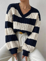 Damen nan gestreifter Grobstrick-Pullover mit Zopfmuster, tiefem V-Ausschnitt und oversized Passform Drune in Marineblau gestreift
