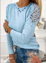 Damen nan langärmeliges Feinstrickshirt mit Häkelspitzen-Schultereinsätzen und Rundhalsausschnitt Drune in Blau