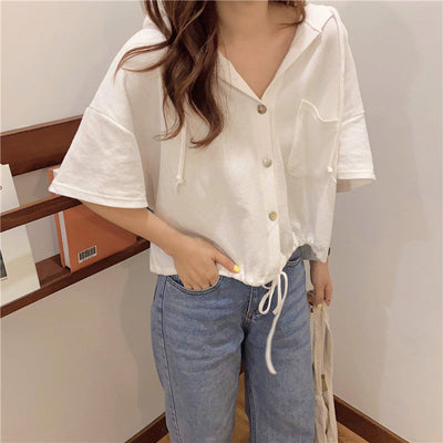 Femme Kurzarm Button-Up Hoodie mit Kordelzugdetail Heidi-Mode