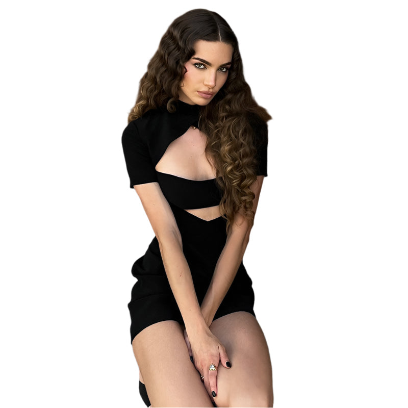 Esme - Ausgeschnittenes Minikleid mit modernem Stehkragen