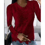 Damen nan figurbetonte Spitzenbluse mit floraler Allover-Spitze, Langarm und gezacktem Saum Drune in Weinrot