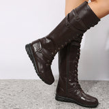 Damen nan kniehohe Military‑inspirierte Schnürstiefel mit seitlichem Reißverschluss verstellbaren Ziergurten und stoßdämpfender Profilsohle Drune in Kaffeebraun