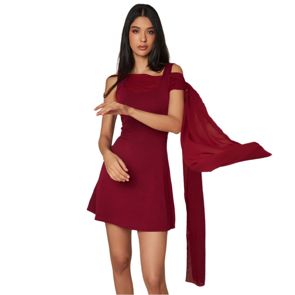 Jaqueline - Asymmetrisches Design und schulterfreier Schal