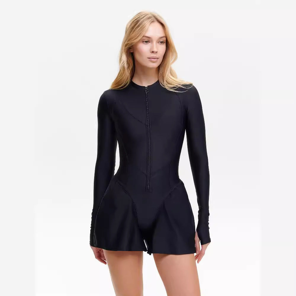 Gudrun - Figurschmeichelnder Schnitt, sportliches Einteiler mit innovativem Reißverschluss vorne