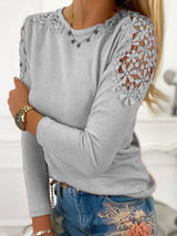 Damen nan langärmeliges Feinstrickshirt mit Häkelspitzen-Schultereinsätzen und Rundhalsausschnitt Drune in Grau