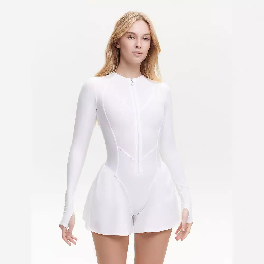 Gudrun - Figurschmeichelnder Schnitt, sportliches Einteiler mit innovativem Reißverschluss vorne