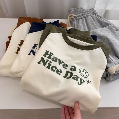 Femme Grafik Langarm-T-Shirt mit Fröhlichem Print Heidi-Mode