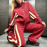 Damen nan athletisches Zweiteiler-Set aus French Terry mit Reißverschluss Cropped Jacke und weitem Highwaist Jogger Drune in Rot