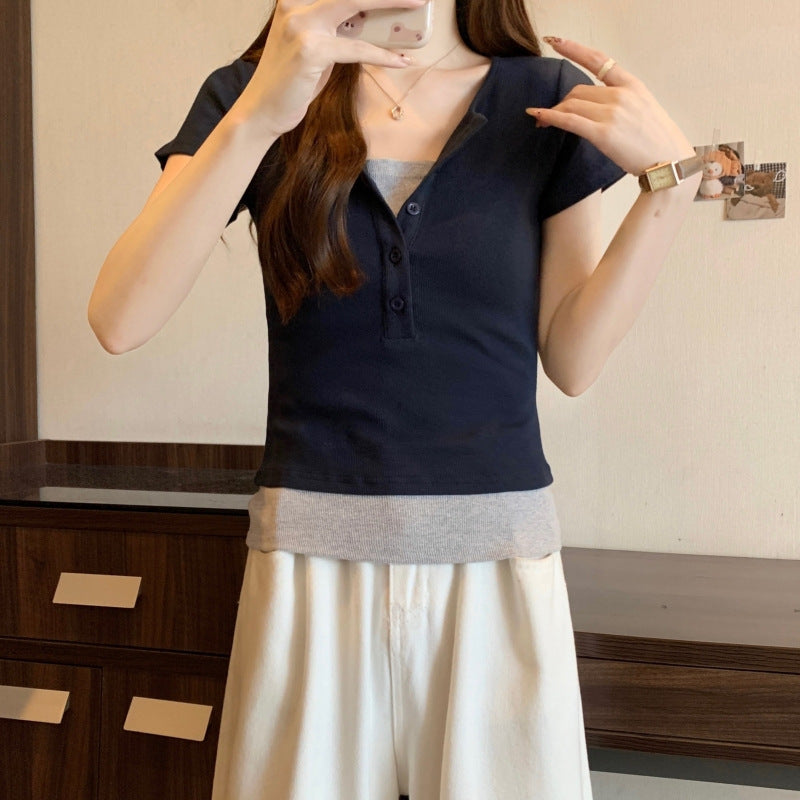 Femme Kurzarm Button-Up Henley Top mit Kontrastdetails Heidi-Mode