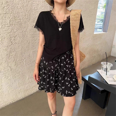 Femme Spitzenbesetztes V-Ausschnitt T-Shirt Heidi-Mode